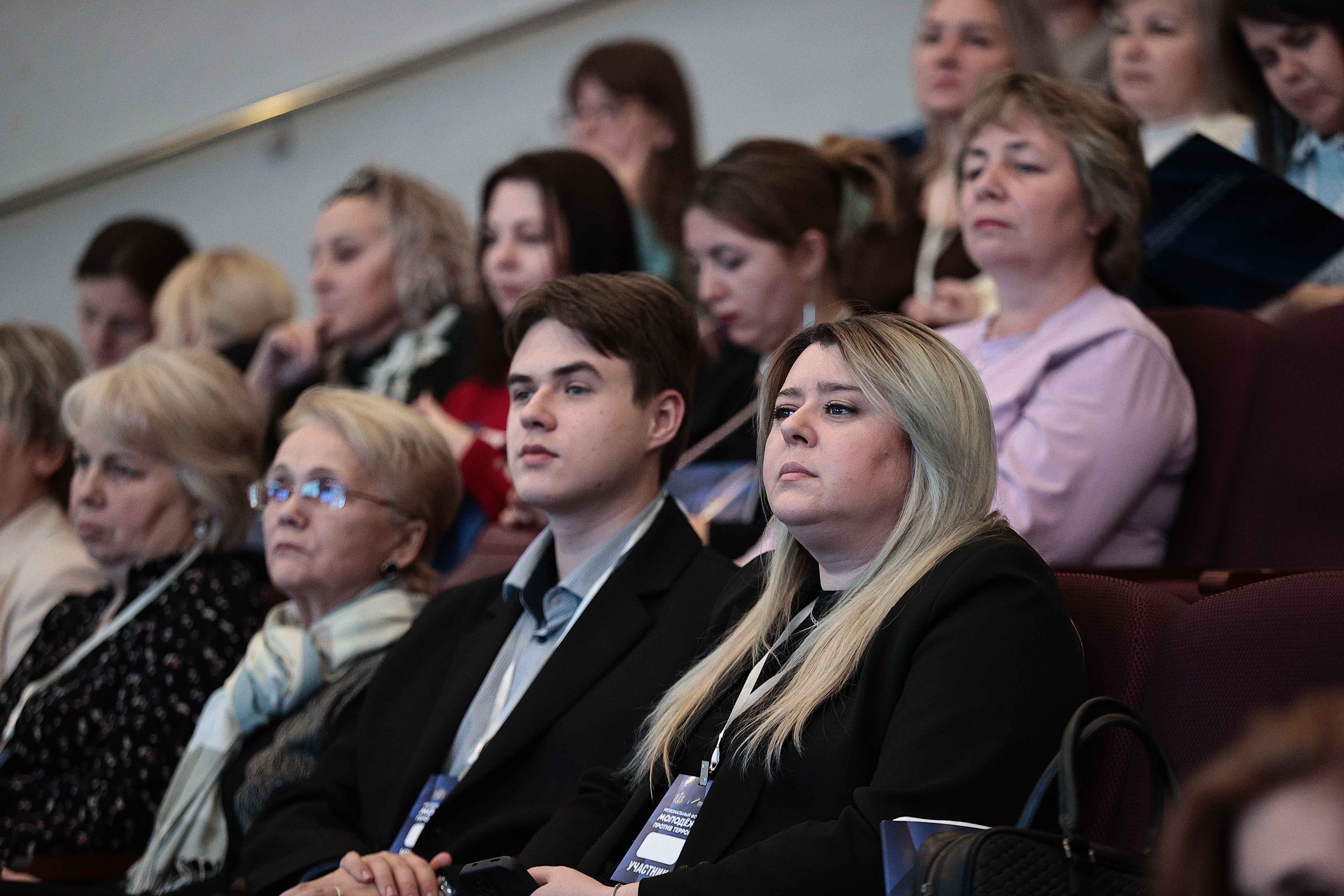 Губернатор Алексей Русских принял участие в форуме по противодействию терроризму и экстремизму в молодёжной среде